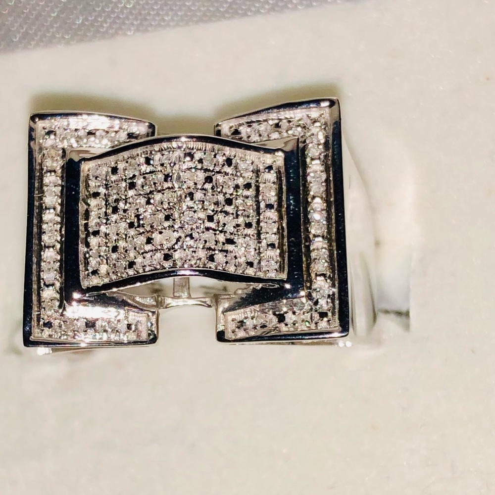 Custom made men’s Real Diamond Ring. A head turner